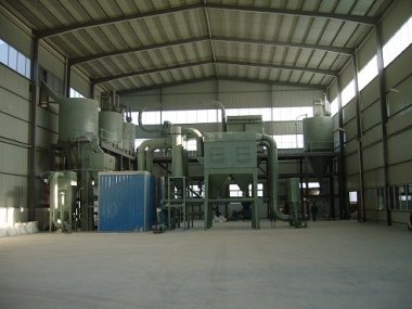 動(dòng)盤上裝有尺棒氣流粉碎機(jī)或錘頭、刀片等
