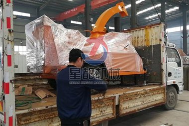 同時該設備還可用于毛竹、玉米桿、棉超微粉碎機花桿茅草、高梁稈等纖維質稈狀物料的切屑粉碎加工